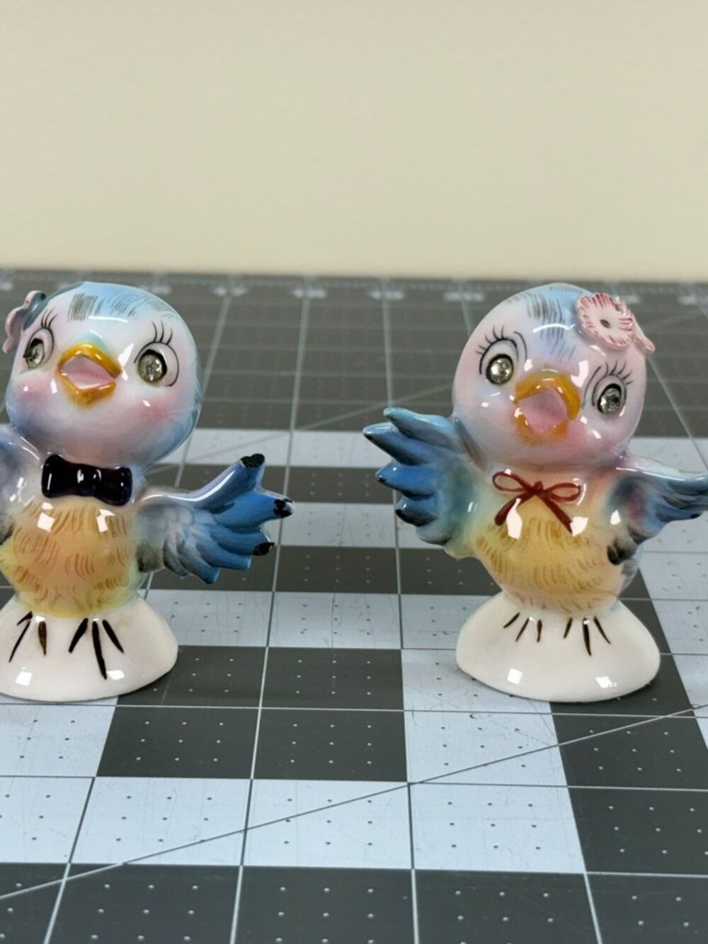 Vintage 1950s Anthropomorphic Bluebird Rhinestone Eye Salt Pepper Shakers 239